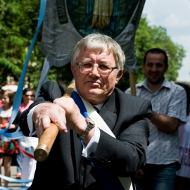 centralne_obchody_boego_ciaa_17_20120211_1992799251