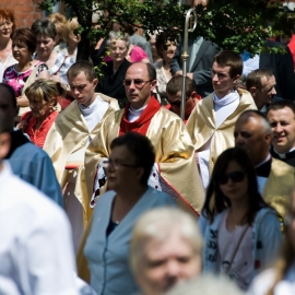 centralne_obchody_boego_ciaa_18_20120211_1268504124