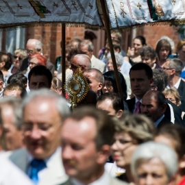 centralne_obchody_boego_ciaa_20_20120211_1441730013