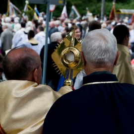 centralne_obchody_boego_ciaa_26_20120211_1181568797