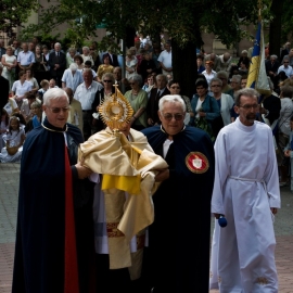 centralne_obchody_boego_ciaa_32_20120211_1599521853