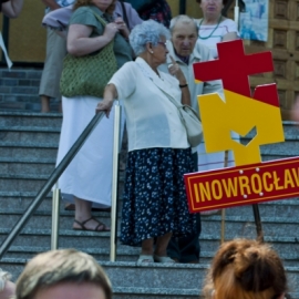 czerwono-ota_20120726_2027416972