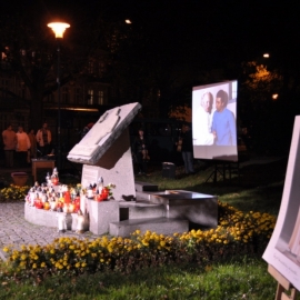 czuwanie_na_skwerze_jana_pawa_ii_13_20120209_1526214823