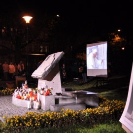 czuwanie_na_skwerze_jana_pawa_ii_14_20120209_1099817384