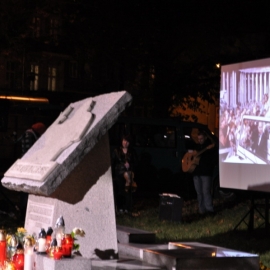 czuwanie_na_skwerze_jana_pawa_ii_15_20120209_1436998783