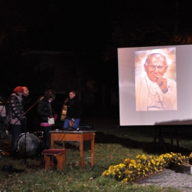 czuwanie_na_skwerze_jana_pawa_ii_17_20120209_1515876290