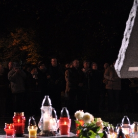 czuwanie_na_skwerze_jana_pawa_ii_27_20120209_1608254140