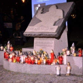 czuwanie_na_skwerze_jana_pawa_ii_28_20120209_2001542321