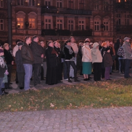 czuwanie_na_skwerze_jana_pawa_ii_9_20120209_1159480298