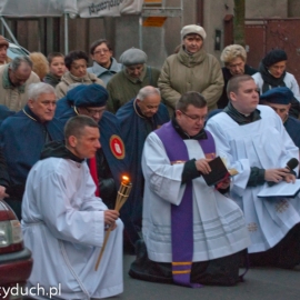 droga_krzyowa_ulicami_miasta_20120330_1201260912