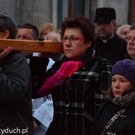 droga_krzyowa_ulicami_miasta_20120330_1318032827