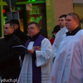 droga_krzyowa_ulicami_miasta_20120330_1817915891