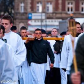 droga_krzyowa_ulicami_miasta_20120330_1894969075