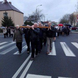Droga krzyżowa ulicami osiedla (04 2017)
