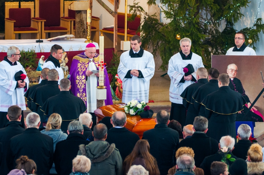 pogrzeb_ks_praata_franciszka_resiaka_20140101_1086177579