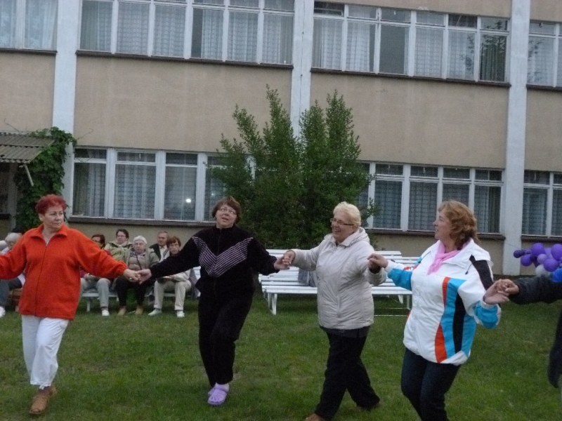 seniorzy_nad_morzem_20120627_1211576899