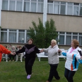 seniorzy_nad_morzem_20120627_1211576899