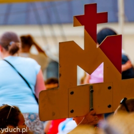 wejcie_grupy_czerwono-otej_na_jasn_27_20120215_1441103195