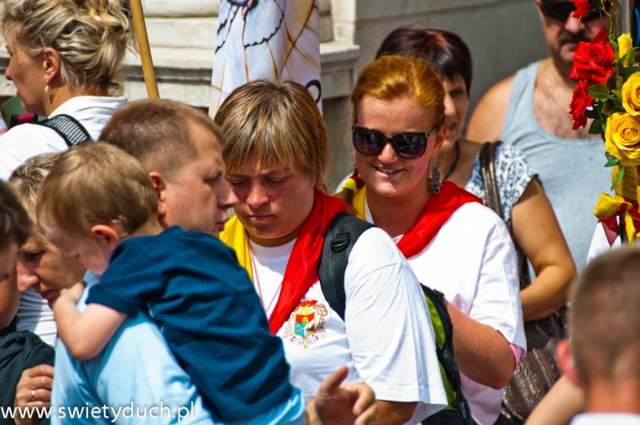 wejcie_grupy_czerwono-otej_na_jasn_10_20120215_1944750003