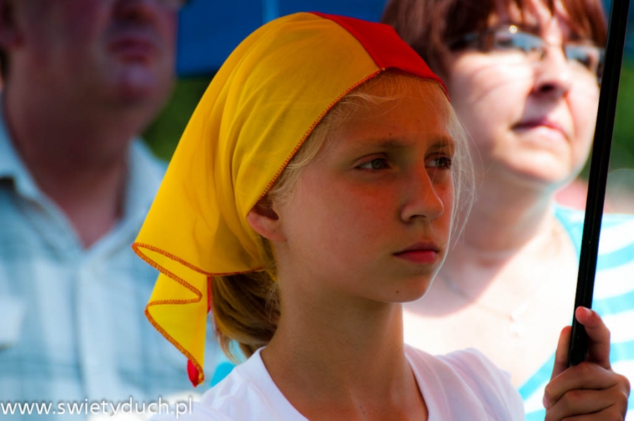 wejcie_grupy_czerwono-otej_na_jasn_gor_34_20120215_1282324939
