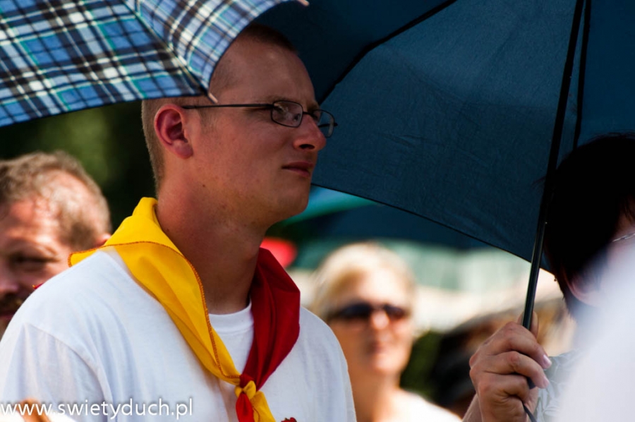 wejcie_grupy_czerwono-otej_na_jasn_gor_37_20120215_1151533141